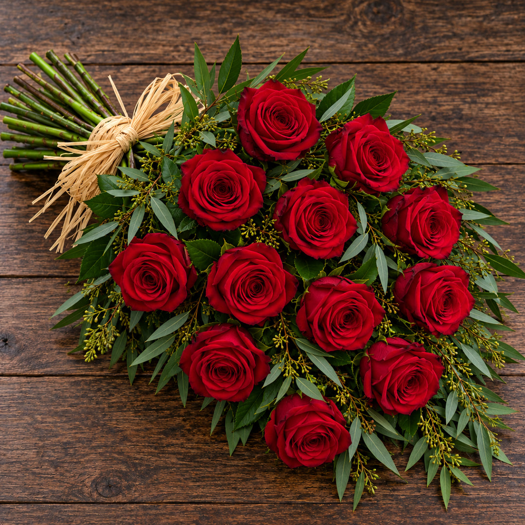 12 gerbes de roses attachées à la main