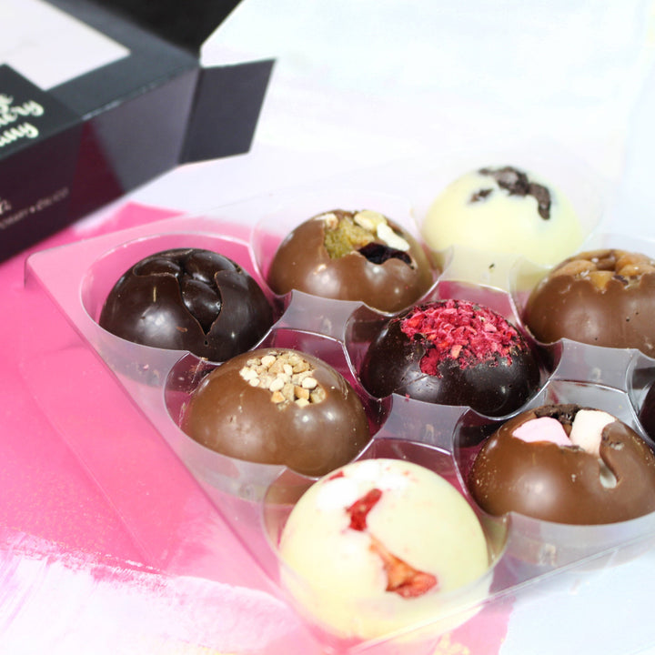 9 Luxury Solid Chocolate Domes Gift Box (160g)
